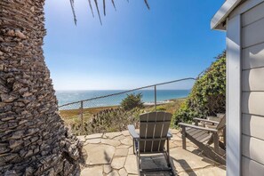 Terrace/patio - Oceanfront Coastal Home with Breathtaking Views – Hiking, Beaches & More (Moss Beach)