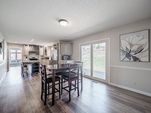 雪櫃、微波爐、焗爐、爐具