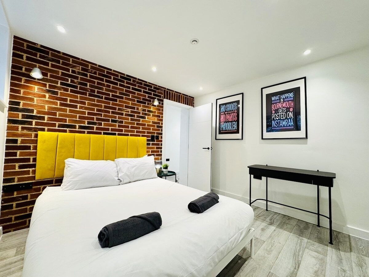 4 dormitorios, tabla de planchar con plancha, Internet y ropa de cama