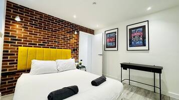 4 dormitorios, tabla de planchar con plancha, Internet y ropa de cama