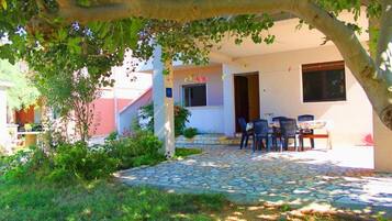 Apartment | Outdoor dining