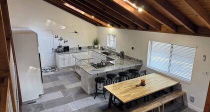 The perfect home in Continental Country Club/Flagstaff for families and friends.