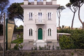 Front of property - Villa Madre Suites e Private Spa (Grottaferrata)