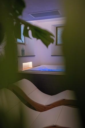 Sauna, tina de hidromasaje, baño de vapor y baño turco o hammam