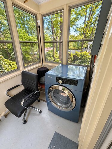 3BR King Beds | 85” TV | 4min to A&T & Downtown