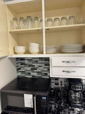 Private kitchen - 3BR King Beds | 85” TV | 4min to A&T & Downtown (Greensboro)