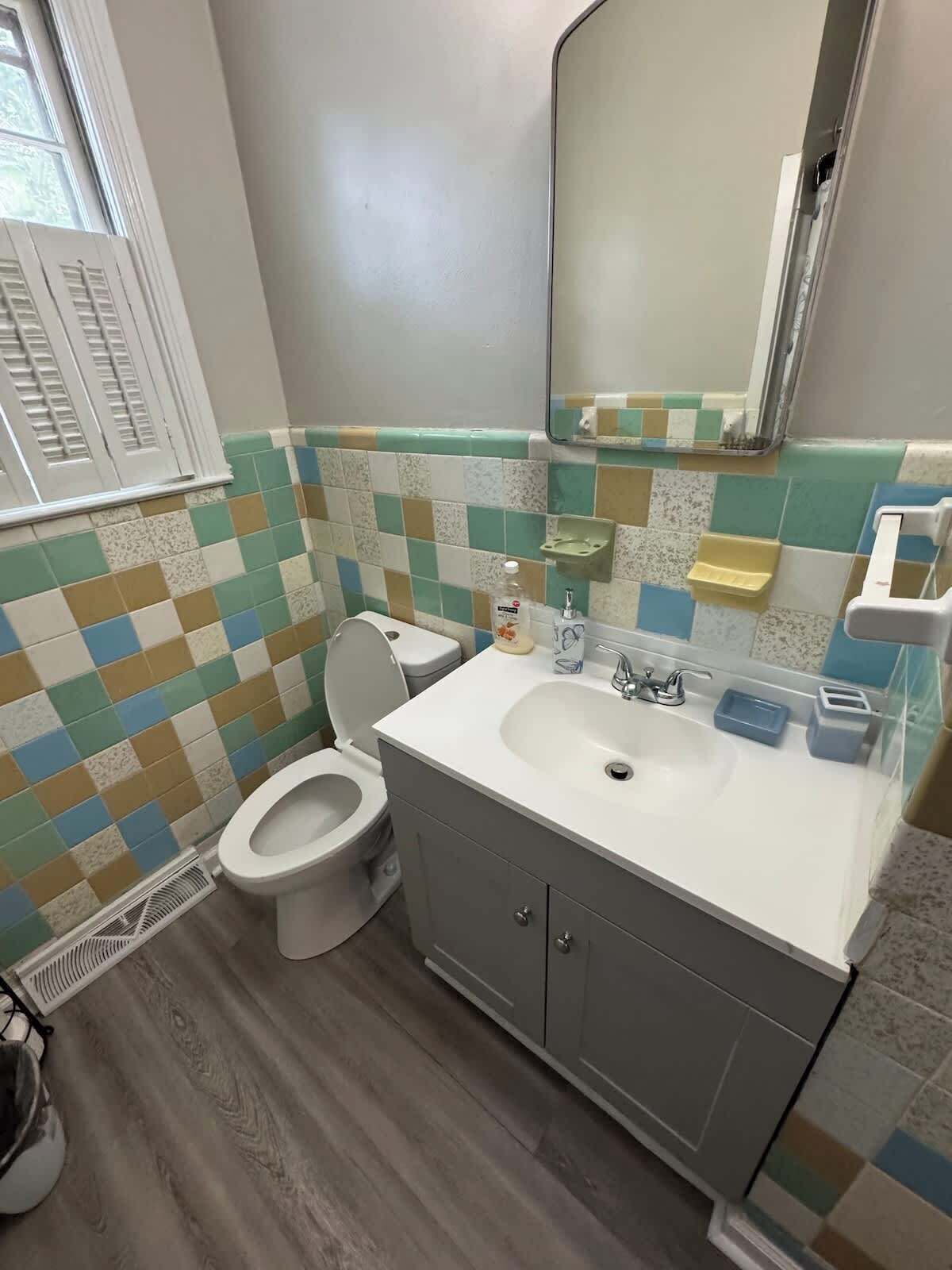 Hårtørrer, håndklæder, Sæbe, Toiletpapir