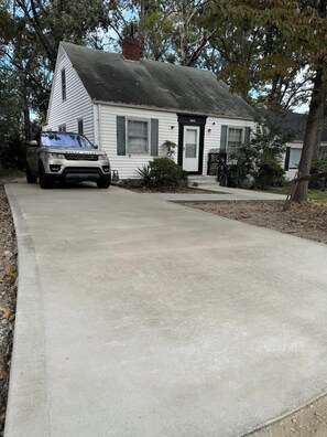 Exterior - 3BR King Beds | 85” TV | 4min to A&T & Downtown (Greensboro)