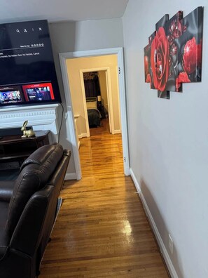 3 bedrooms, iron/ironing board, WiFi, bed sheets - 3BR King Beds | 85” TV | 4min to A&T & Downtown (Greensboro)