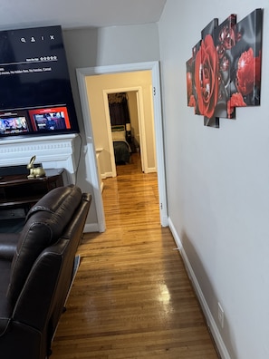 3 slaapkamers, een strijkplank/strijkijzer, wifi, beddengoed