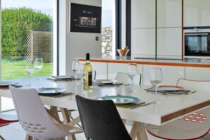 House | Dining - Clifftop Retreat in Criccieth With Stunning Views (Criccieth)