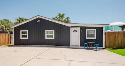Sea LaVie is a charming one-bedroom cottage just a short walk to the beach.