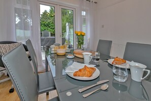 House | Dining - Retreat in Solihull Near NEC Birmingham (Solihull)