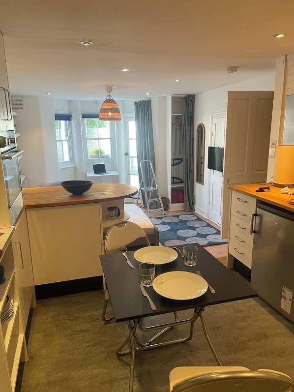 Mikrobølgeovn, ovn og kokeplater