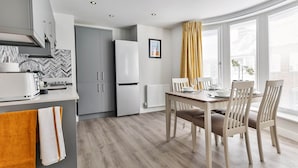 Apartment | Dining - Beautiful Seaside Apartment in Filey (Filey)