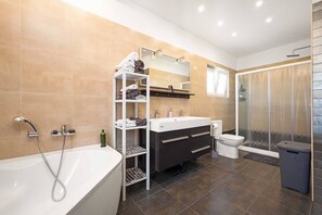 Apartment | Bathroom