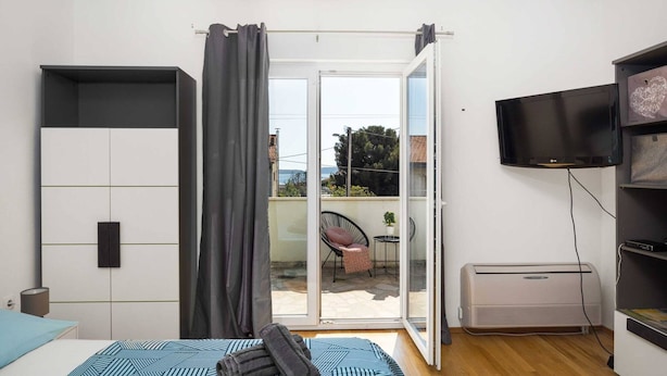 Unclassified image, 1 of 30, button - Spacious Apartment in Brodarica With Garden (Sibenik)