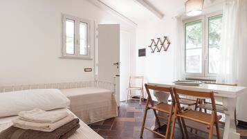 House, 2 Bedrooms, Accessible, Smoking