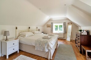 Cottage | 2 bedrooms, iron/ironing board - 2 Bedroom Cottage in Barton Stacey, No Deposit (Winchester)