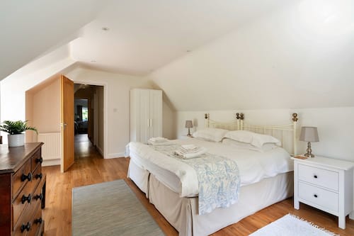 Casa de campo | 2 habitaciones y tabla de planchar con plancha