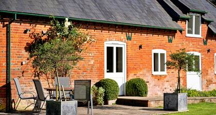 2 Bedroom Cottage in Barton Stacey, No Deposit