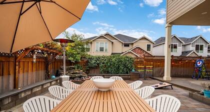 Luxury 5BD 4BT Home, 15min to DT Portland, Game Room, NatureTrails, Free Parking