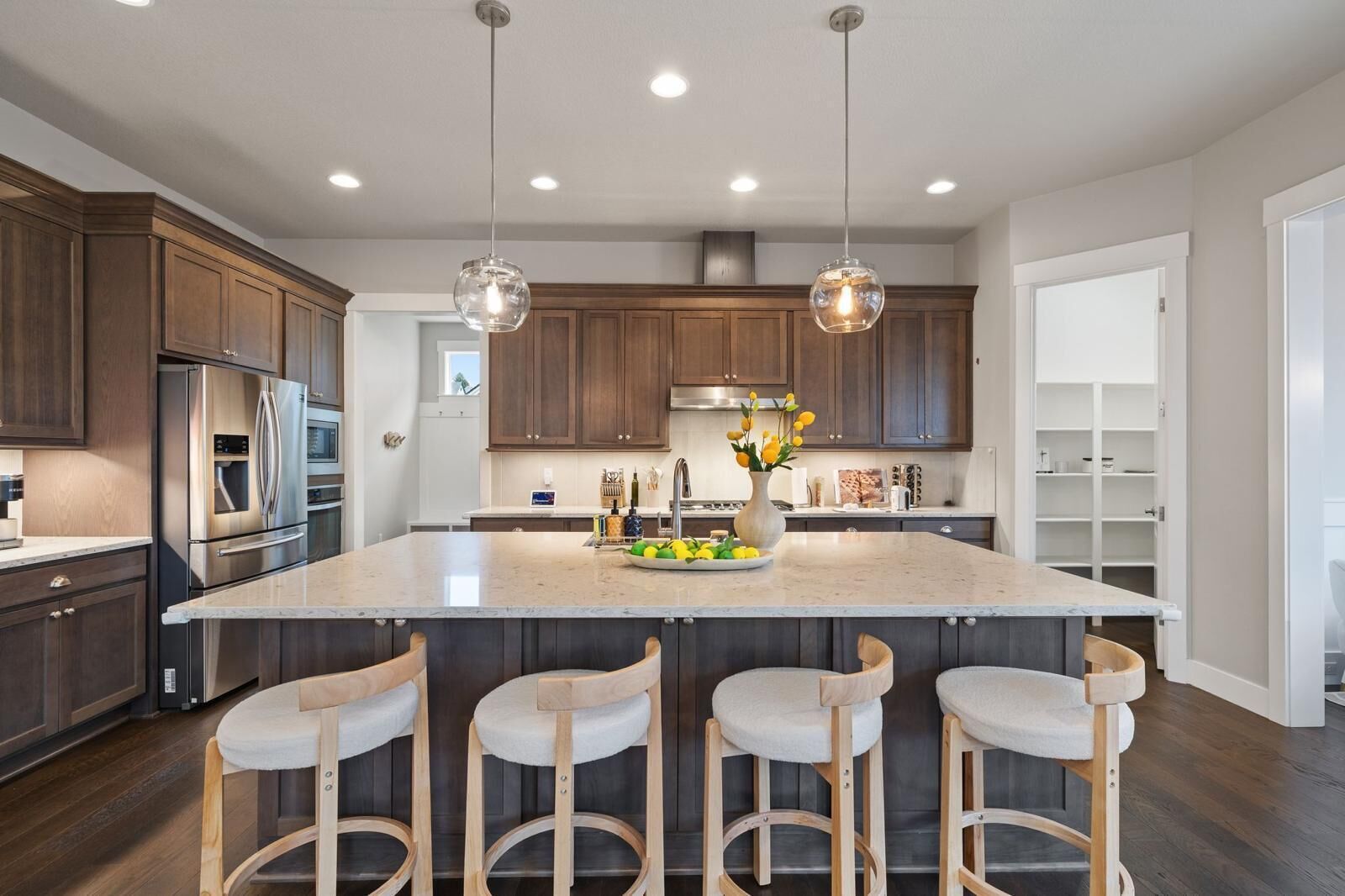 Frigorífic, microones, forn i placa de cuina 