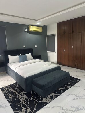 4 Schlafzimmer, Bügeleisen/Bügelbrett, WLAN