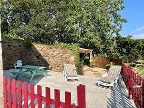 Outdoor dining - Family house with private jacuzzi, Near Saint Jacut beach, Lancieux, Dinard (Créhen)