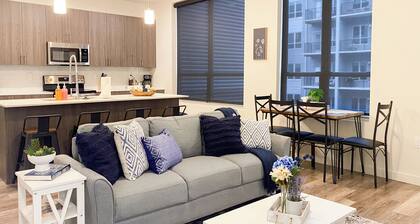 Lavish Apartment in the Heart of Louisville! Pool, Hot Tub, Gym, & Virtual Golf!