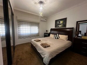 3 bedrooms, iron/ironing board, WiFi, bed sheets