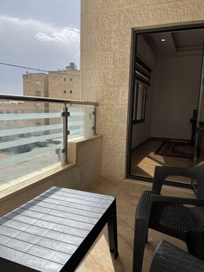 Terrace/patio - (5) 3-bedroom quiet apartment with free parking, balcony & sitting areas. (Amman)