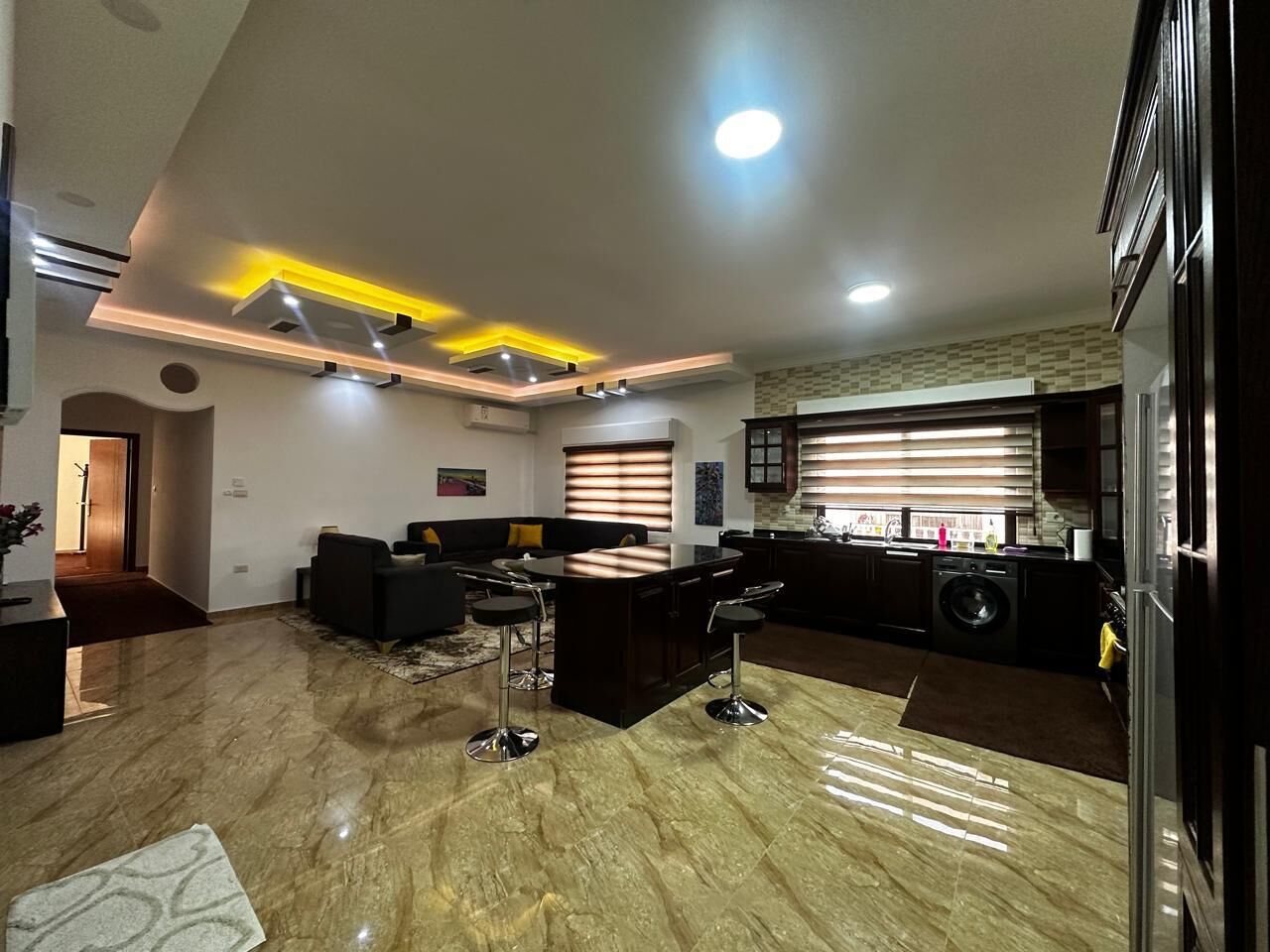 (5) 3-bedroom Quiet Apartment With Free Parking, Balcony & Sitting Areas. - Amman