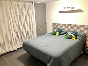 1 室のベッドルーム、ベッドシーツ
