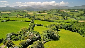House | Exterior - Cottage in Conwy With Hot Tub & Mountain Views (Colwyn Bay)