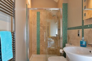 單棟房屋 | 浴室 | 浴缸、風筒