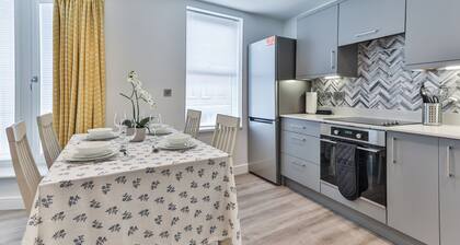 Seaside Apartment Near Glen Gardens, No Deposit