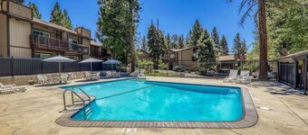 Pets! Walk to Lake! On the Bike Trail! Close to town!