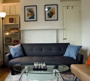 Smart TV - 2/3 Bedroom Flat in Stratford Centre | 10min walk to Stratford station| Sleep 6 (London)