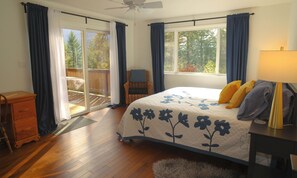 4 bedrooms, desk, iron/ironing board, travel cot - Cozy Farmstead with River Views on 80 acres (Stevenson)