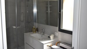 A modern bathroom with a glass shower enclosure, a white sink, and a large mirror. - Villa 8 persons with private pool (Saint-Florent)