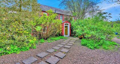 Historical Cottage Near Preston Mill, No Deposit