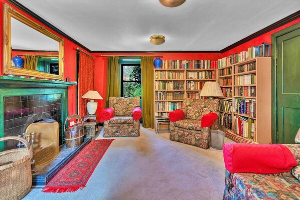 Living room - Historical Cottage Near Preston Mill, No Deposit (East Linton)