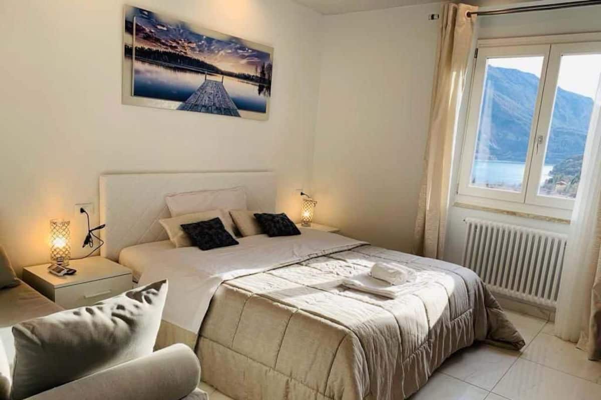 Superior studio suite, uitzicht op meer | 1 slaapkamer, geluiddichte muren, gratis wifi