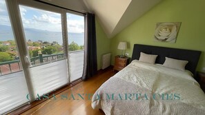 4 makuuhuonetta, silitysrauta/-lauta, ilmainen Wi-Fi, vuodevaatteet