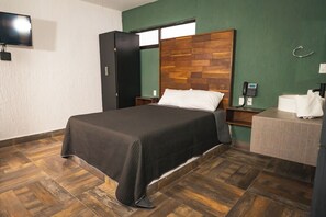 Chambre de base, accessible aux personnes à mobilité réduite, non-fumeur | Fer et planche à repasser, accès au Wi-Fi (inclus)