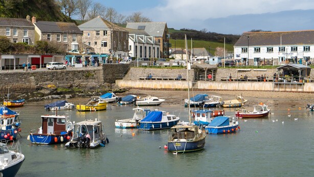 Apartment | Exterior - Cozy Holiday Apartment in Porthleven, No Deposit (Helston)