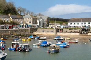 Apartment | Exterior - Cozy Holiday Apartment in Porthleven, No Deposit (Helston)