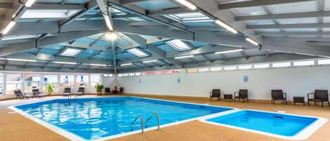 Chalé | Piscina | Piscina interna, piscina externa