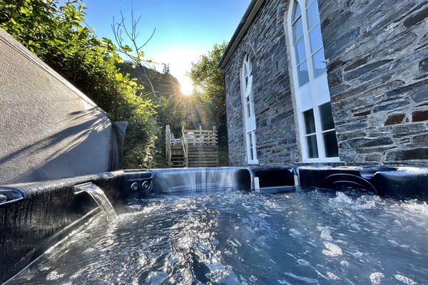 House | Outdoor spa tub